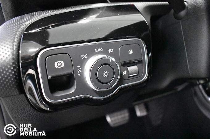 MERCEDES-BENZ A 180 d Automatic Premium